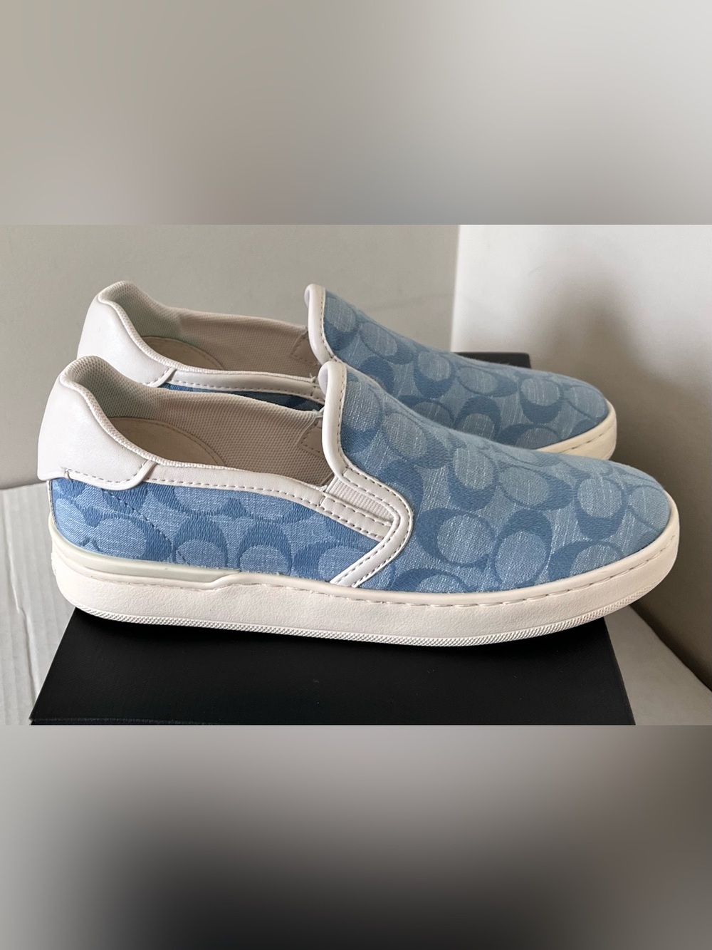 Coach Wells Women Chambray Signature Slip-On Sneakers size 6 B - Picture 3 of 7